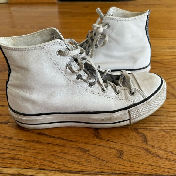 White leather converse - Women’s 10.5 - Picture 4 of 14
